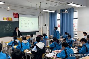 小卡吹哈登：今晚就像买了票来欣赏他表演一样 他的表现令人惊叹